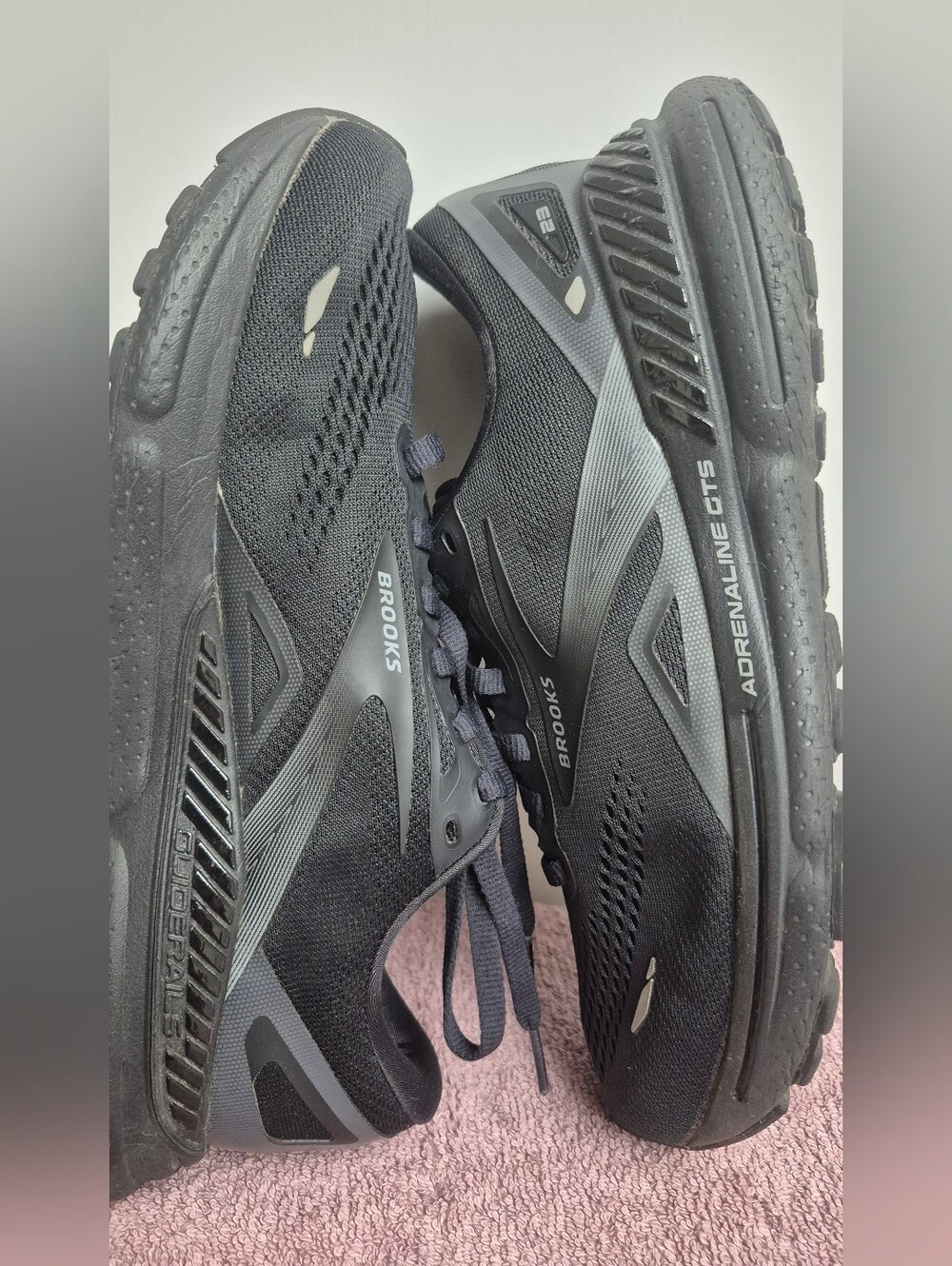 Brooks Adrenaline GTS 23 Women's Size 10 Wide(D) Running Shoes Black 1203811D020